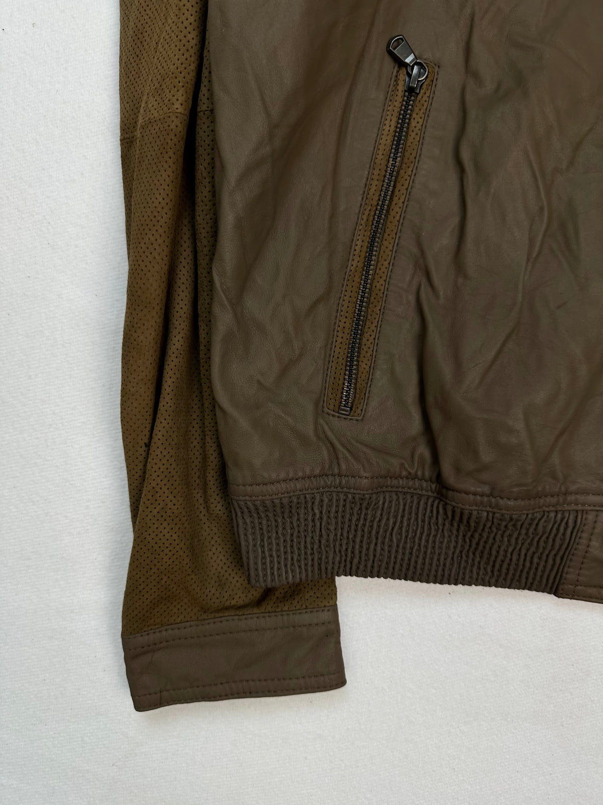 Close detail of the pockets and cuff on the size L brown leather cafe racer jacket