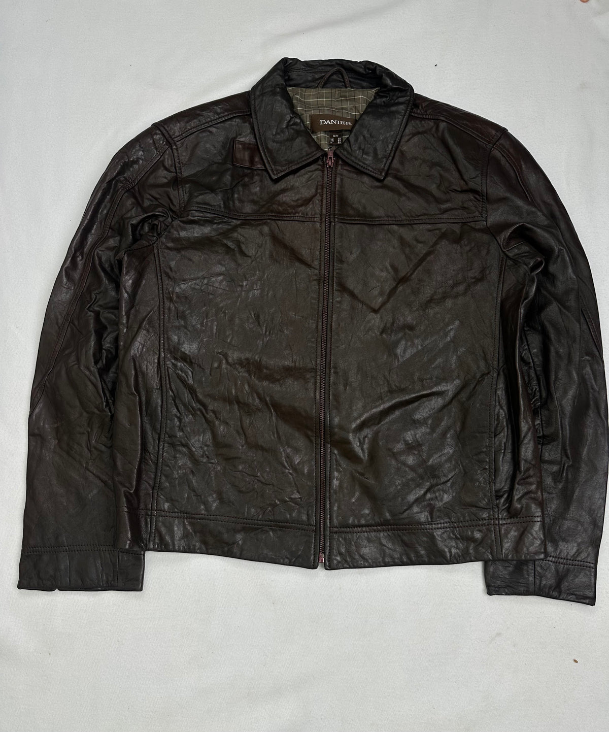 Back of the size L brown vintage jacket laid flat