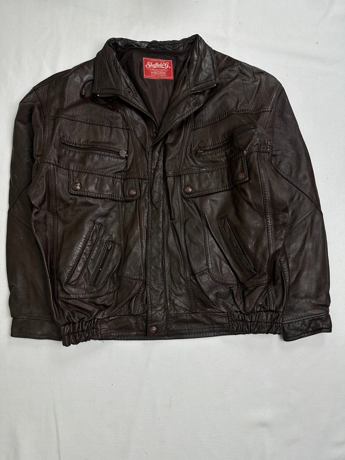 Back of the size L brown flight jacket laid flat