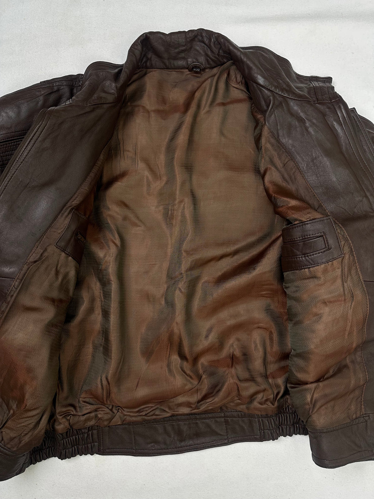 The size L brown leather flight jacket opened to show the lining