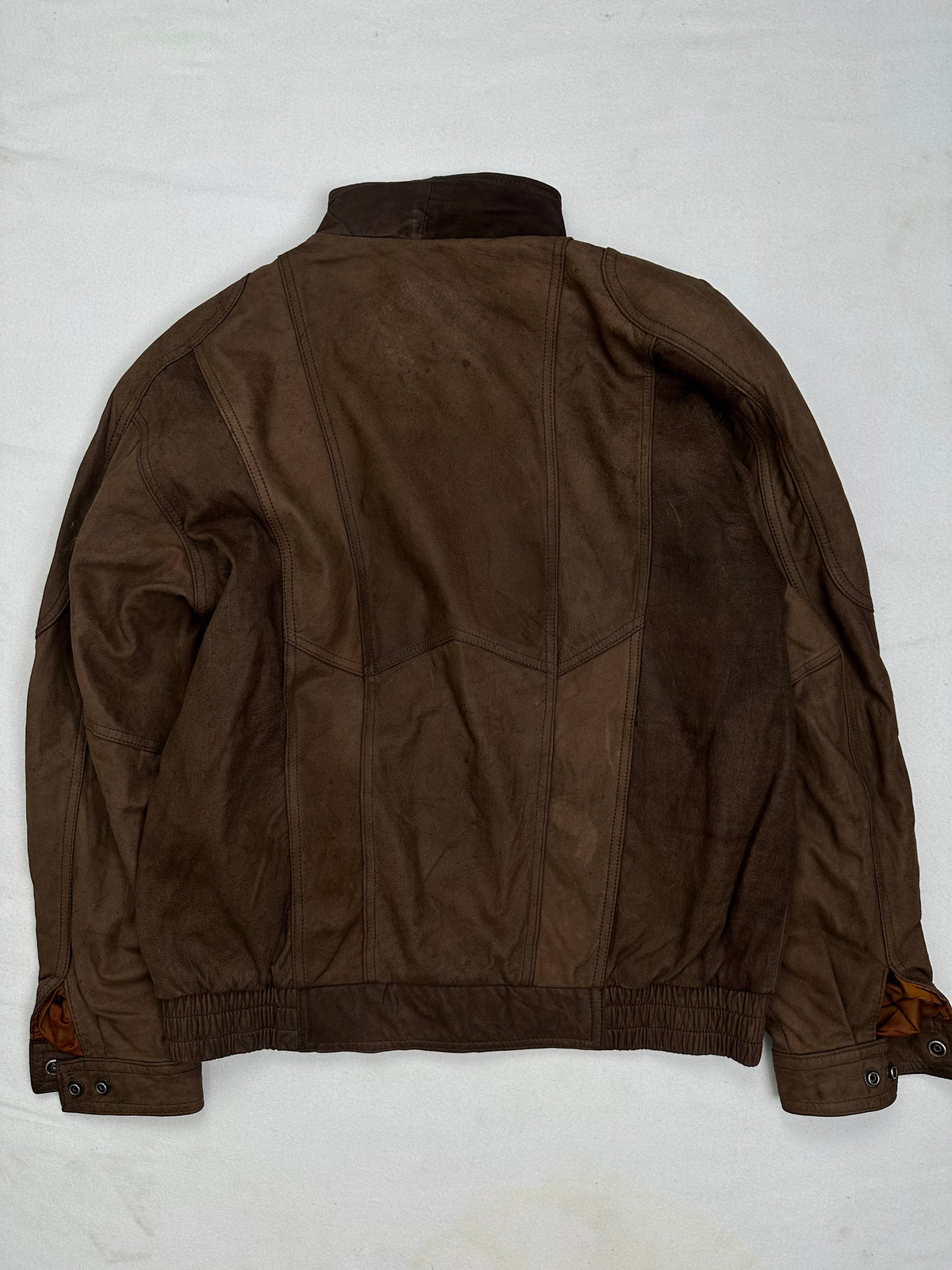 Back of the size L brown leather flight jacket, laid flat