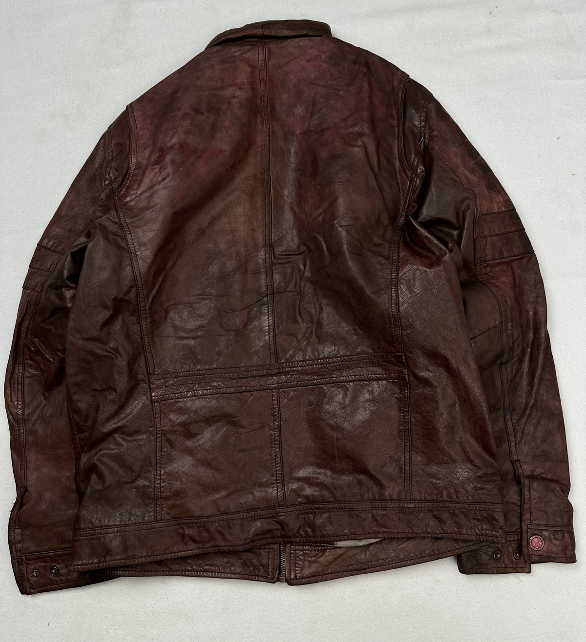 Back of the size L burgundy leather vintage jacket, laid flat