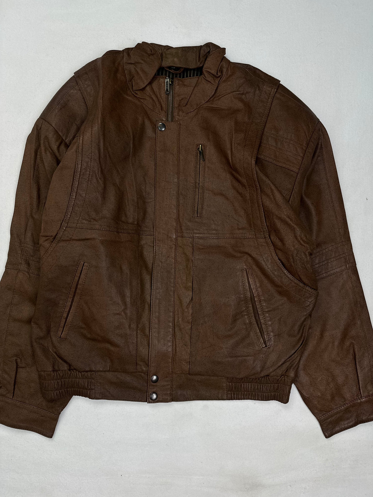 Back of the size L brown vintage jacket laid flat