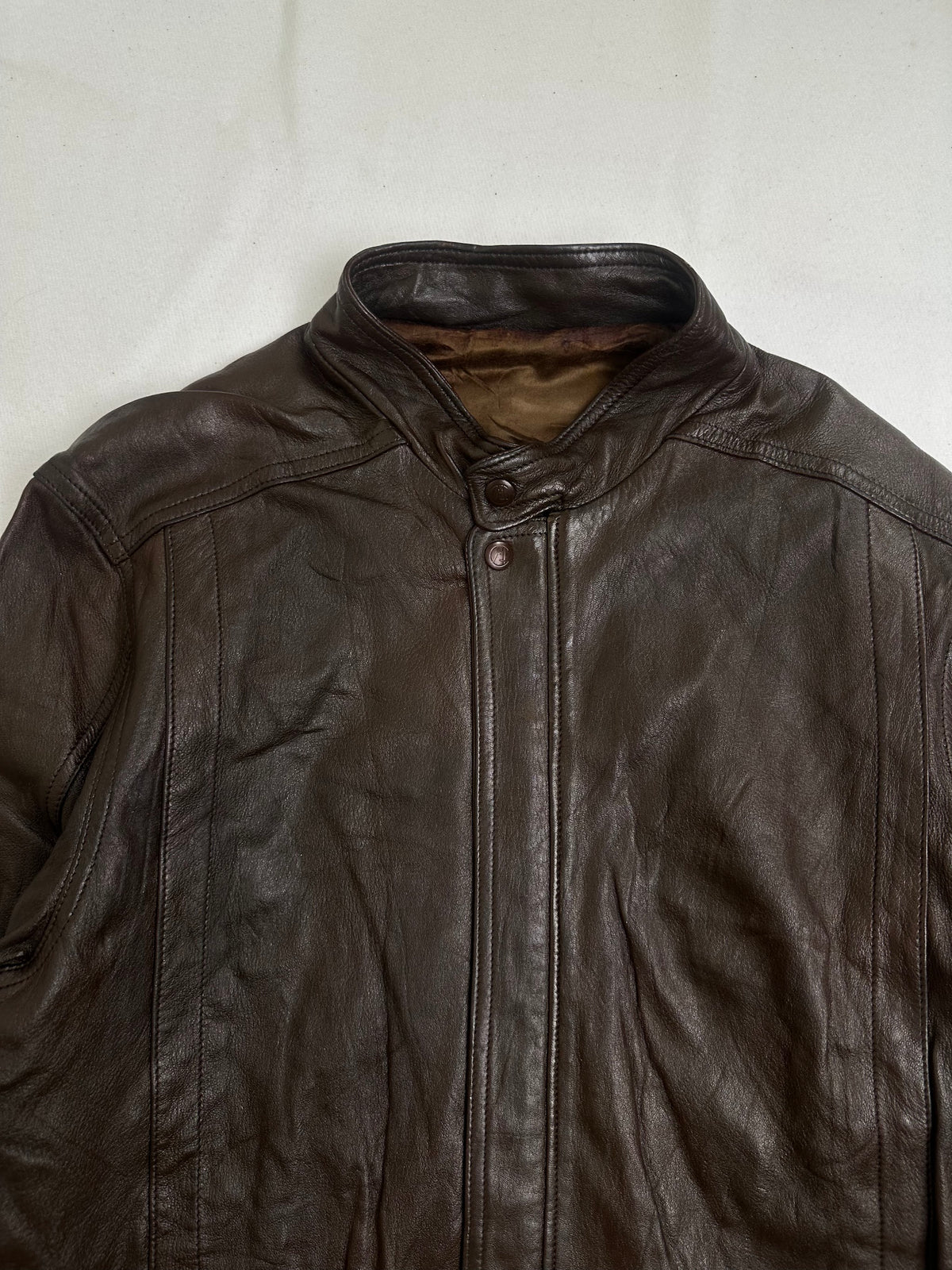 Slanted hand pocket beside the shirred waist on the brown jacket