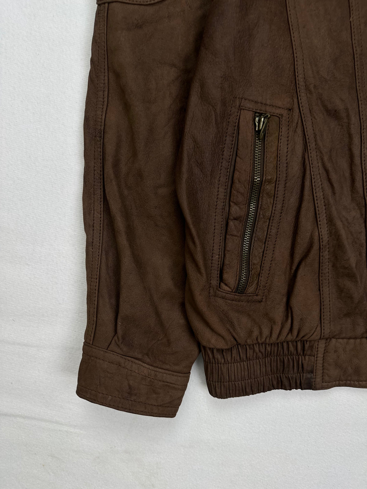 Close detail of the pockets and cuff on the size L brown leather flight jacket
