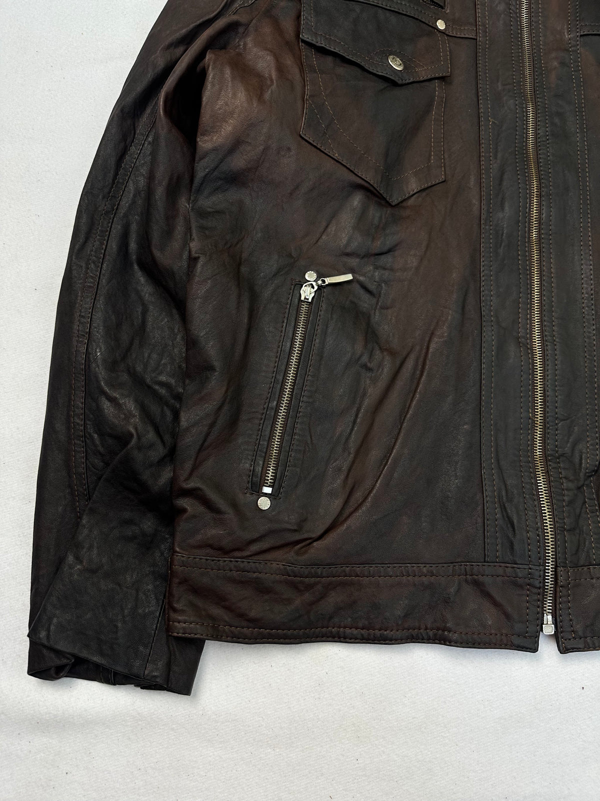 Close detail of the pockets and cuff on the size L brown leather cafe racer jacket