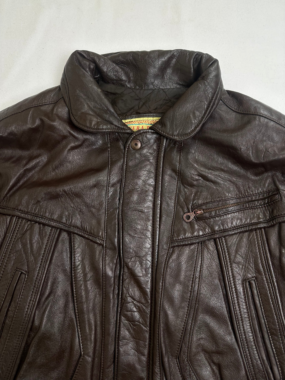 Zipped welt pocket on the right chest of the brown harrington