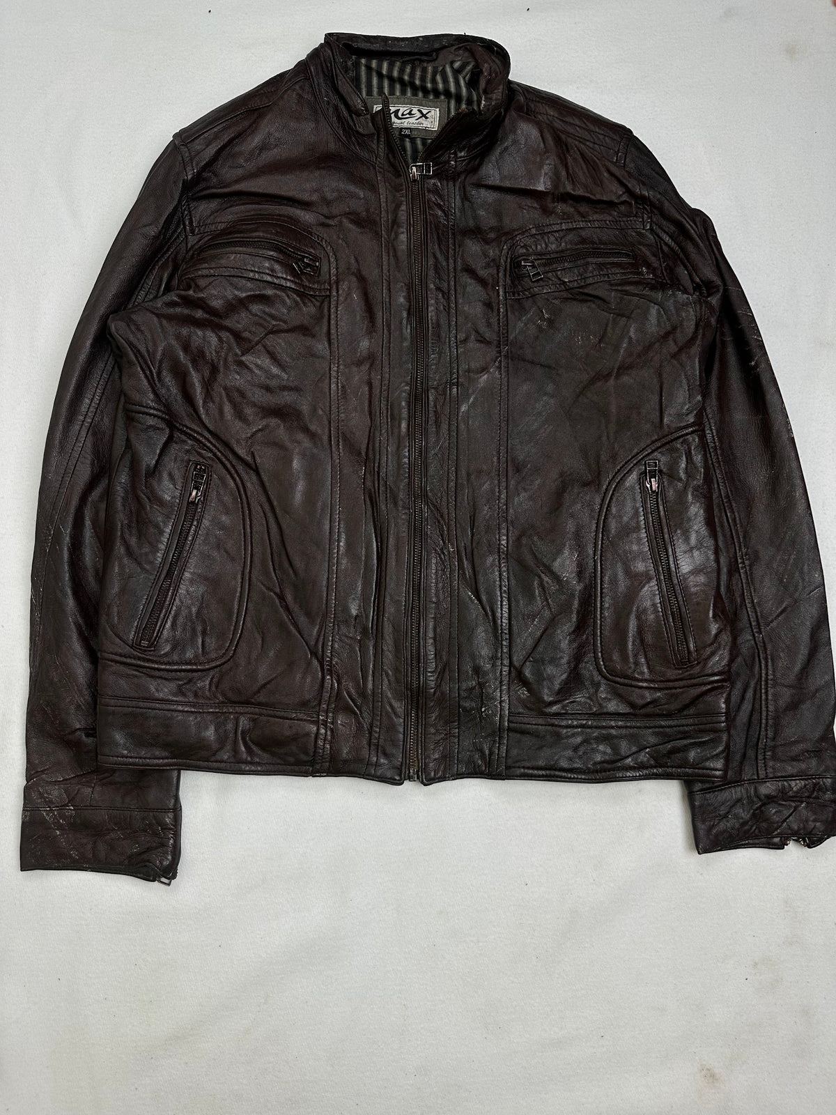 Back of the size L brown cafe racer jacket laid flat