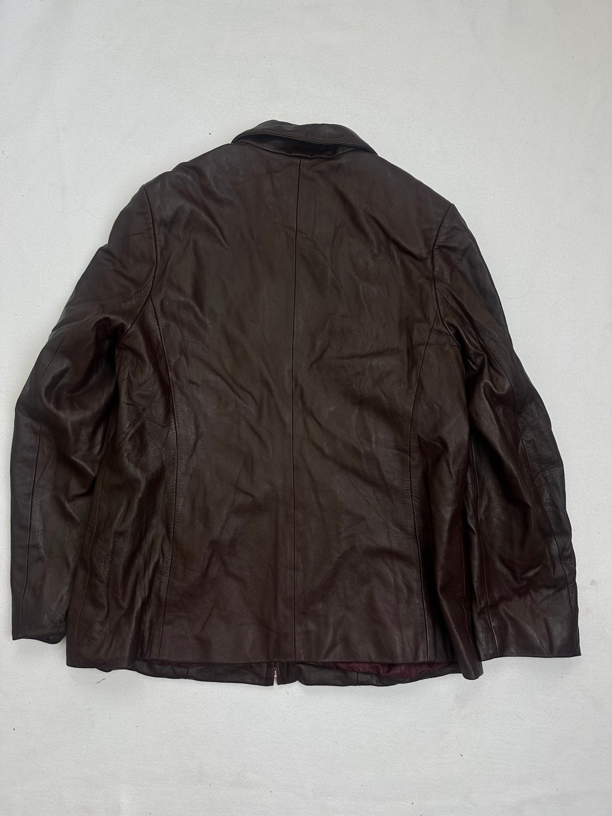 Back of the size L burgundy leather vintage jacket, laid flat