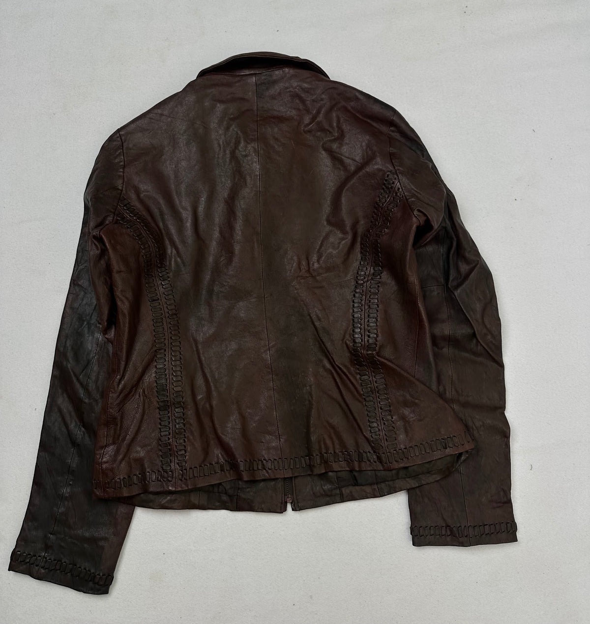 Back of the size S burgundy leather vintage jacket, laid flat