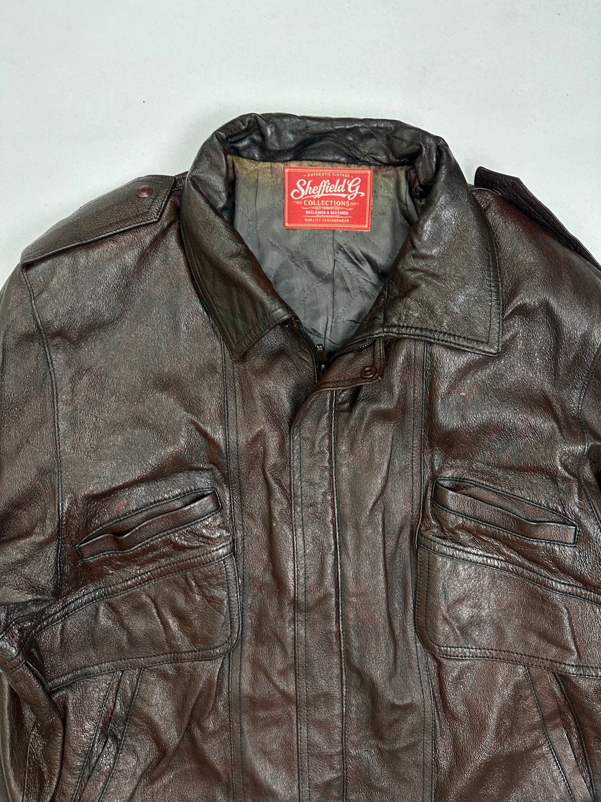 Collar and zip of the size L brown leather flight jacket, up close