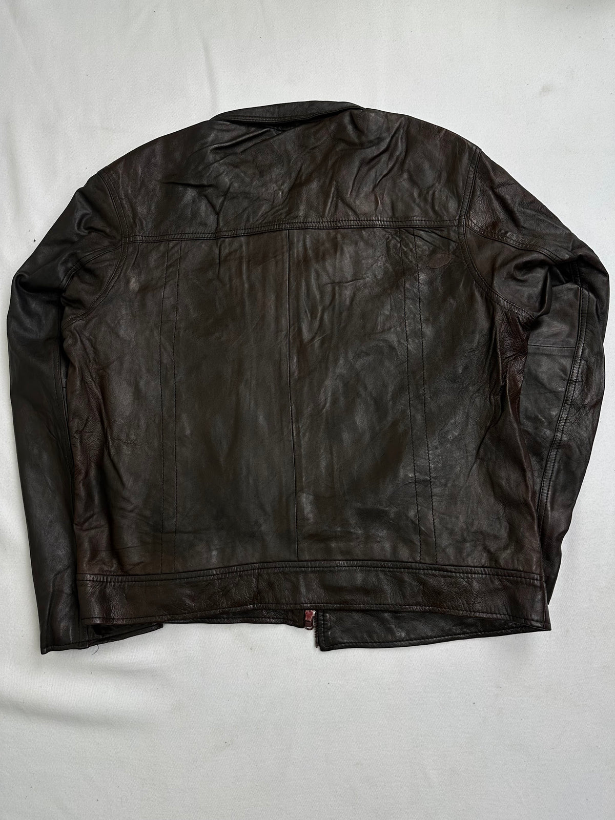 Pointed shirt collar topstitched twice around its edge