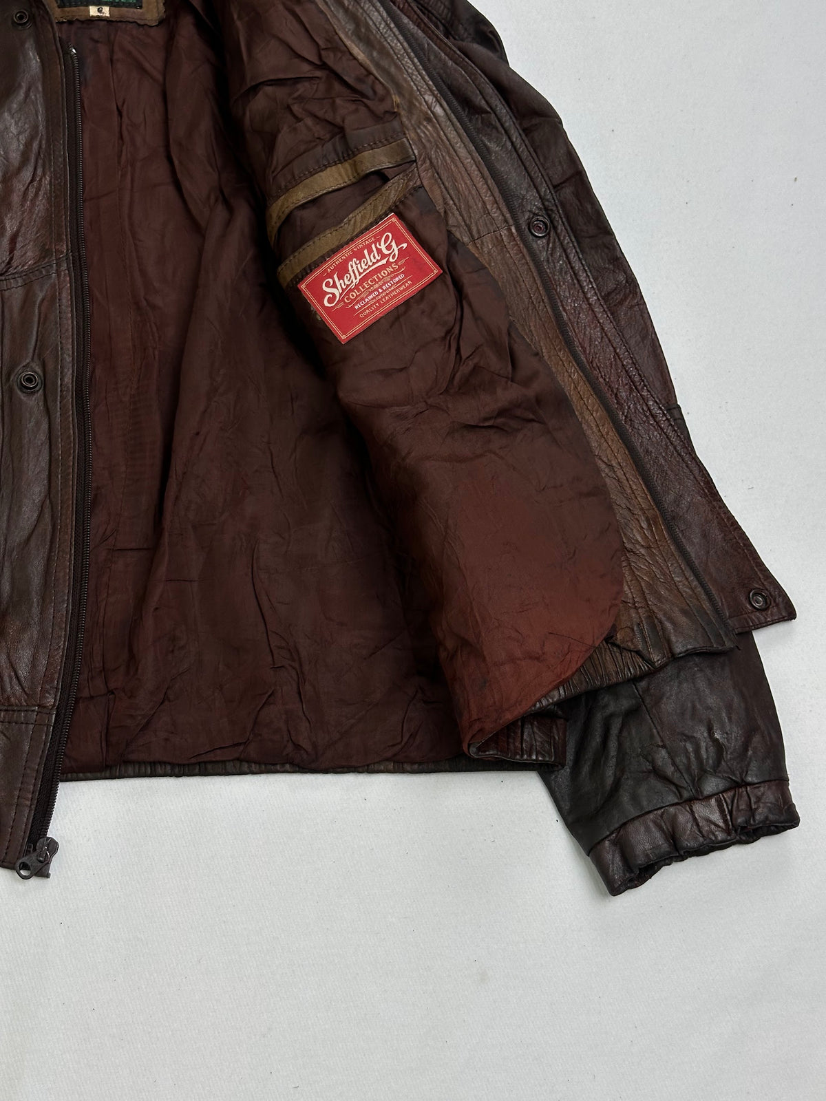 Slanted welt pocket beside the shirred leather waistband