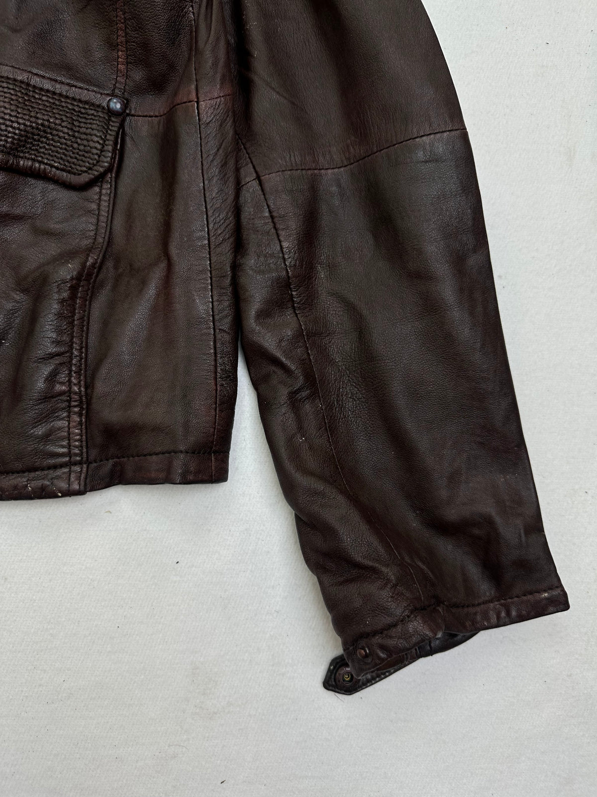 Side pocket and hem of the size L burgundy leather field jacket, up close