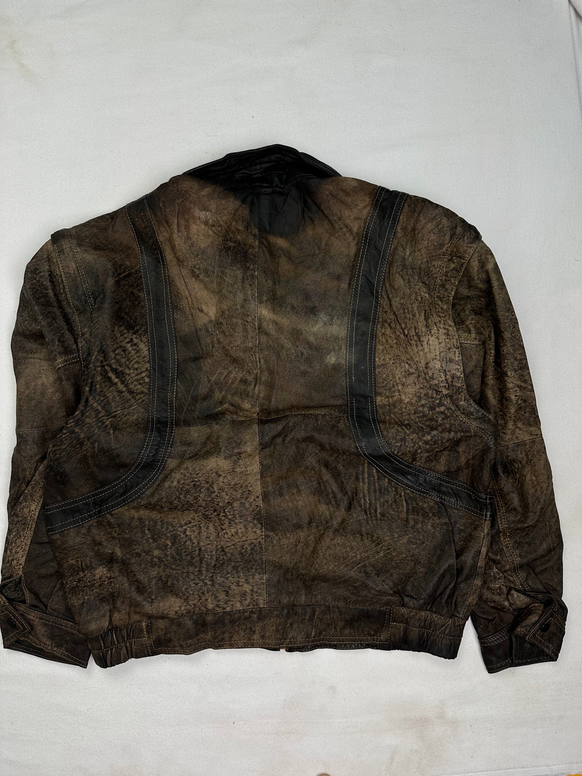 Two-piece leather stand collar folding down over its pointed leaf