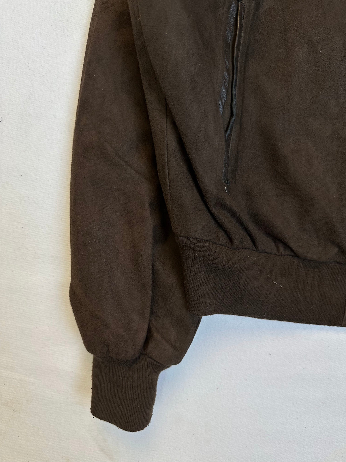 Close detail of the pockets and cuff on the size L brown leather cafe racer jacket
