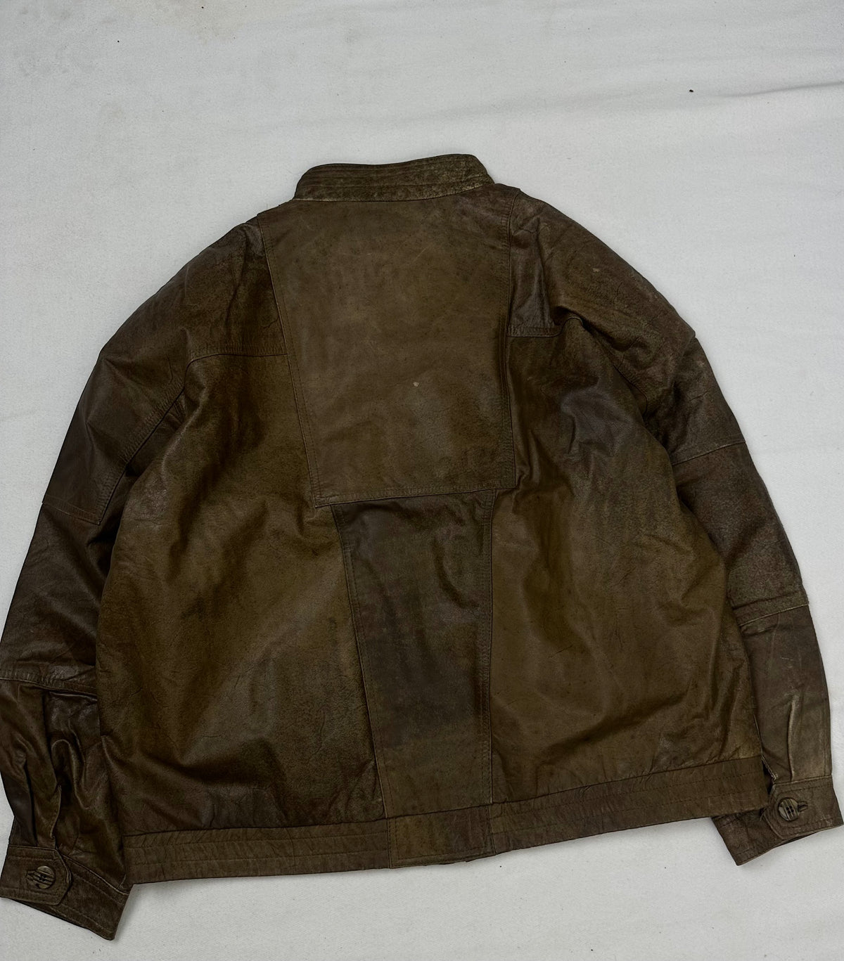 Back of the size L brown leather cafe racer jacket, laid flat