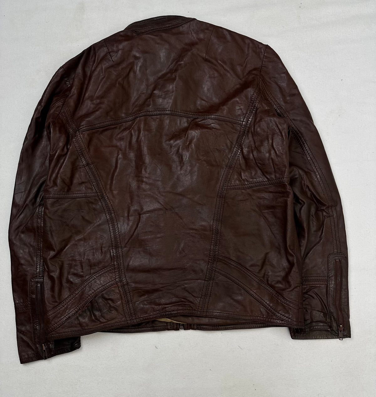 Back of the size L burgundy leather field jacket, laid flat