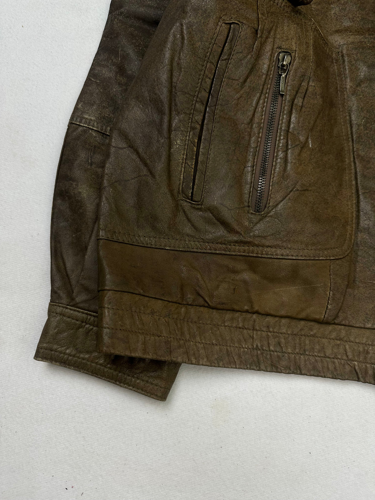 Close detail of the pockets and cuff on the size L brown leather cafe racer jacket