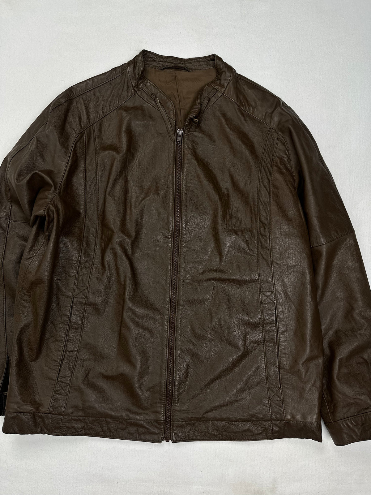 Back of the size L brown cafe racer jacket laid flat