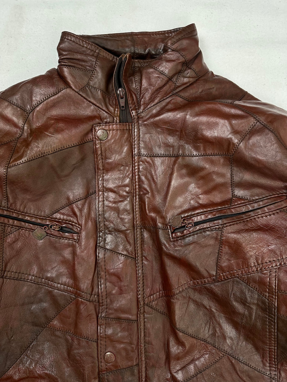 Collar and zip of the size XL burgundy leather flight jacket, up close