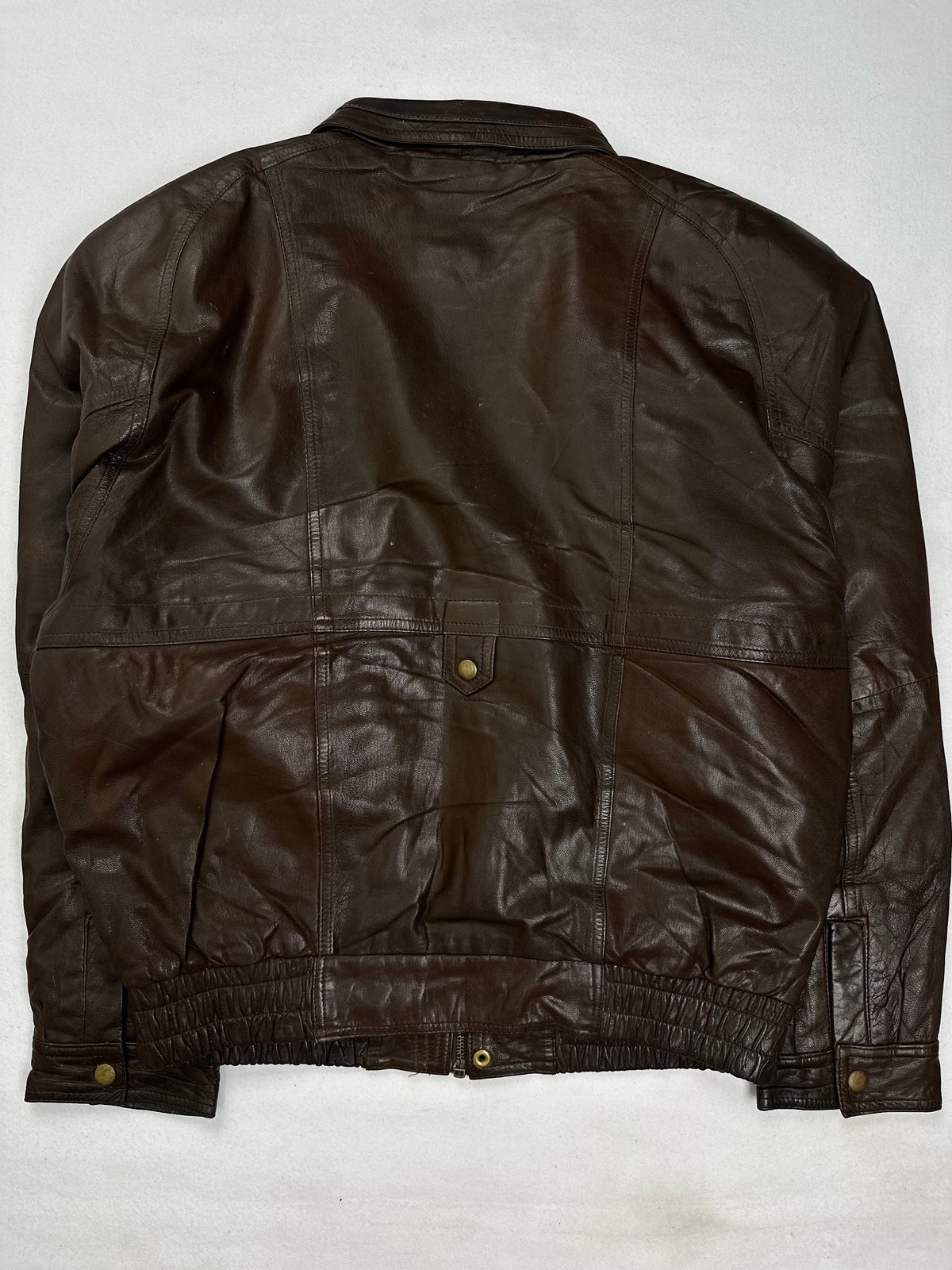 Pointed leather collar above the clasps and zip