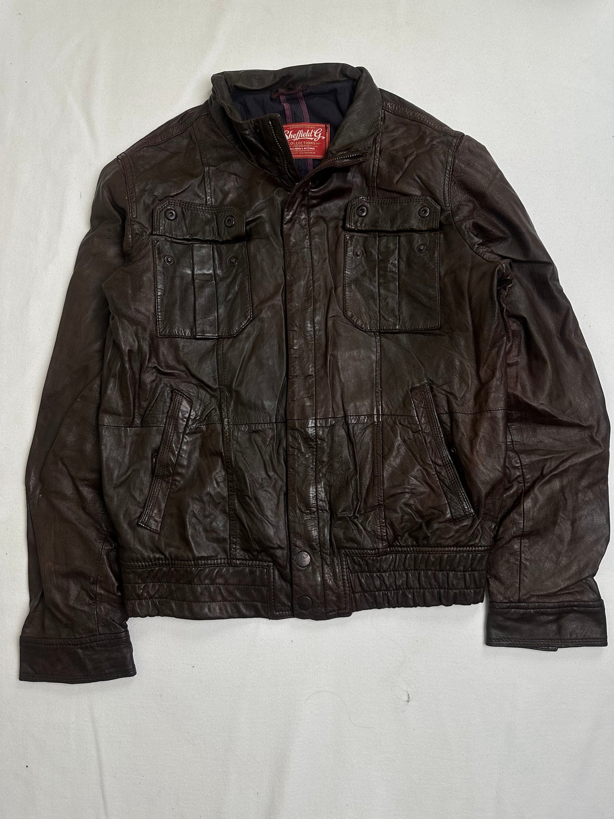 Back of the size L brown flight jacket laid flat