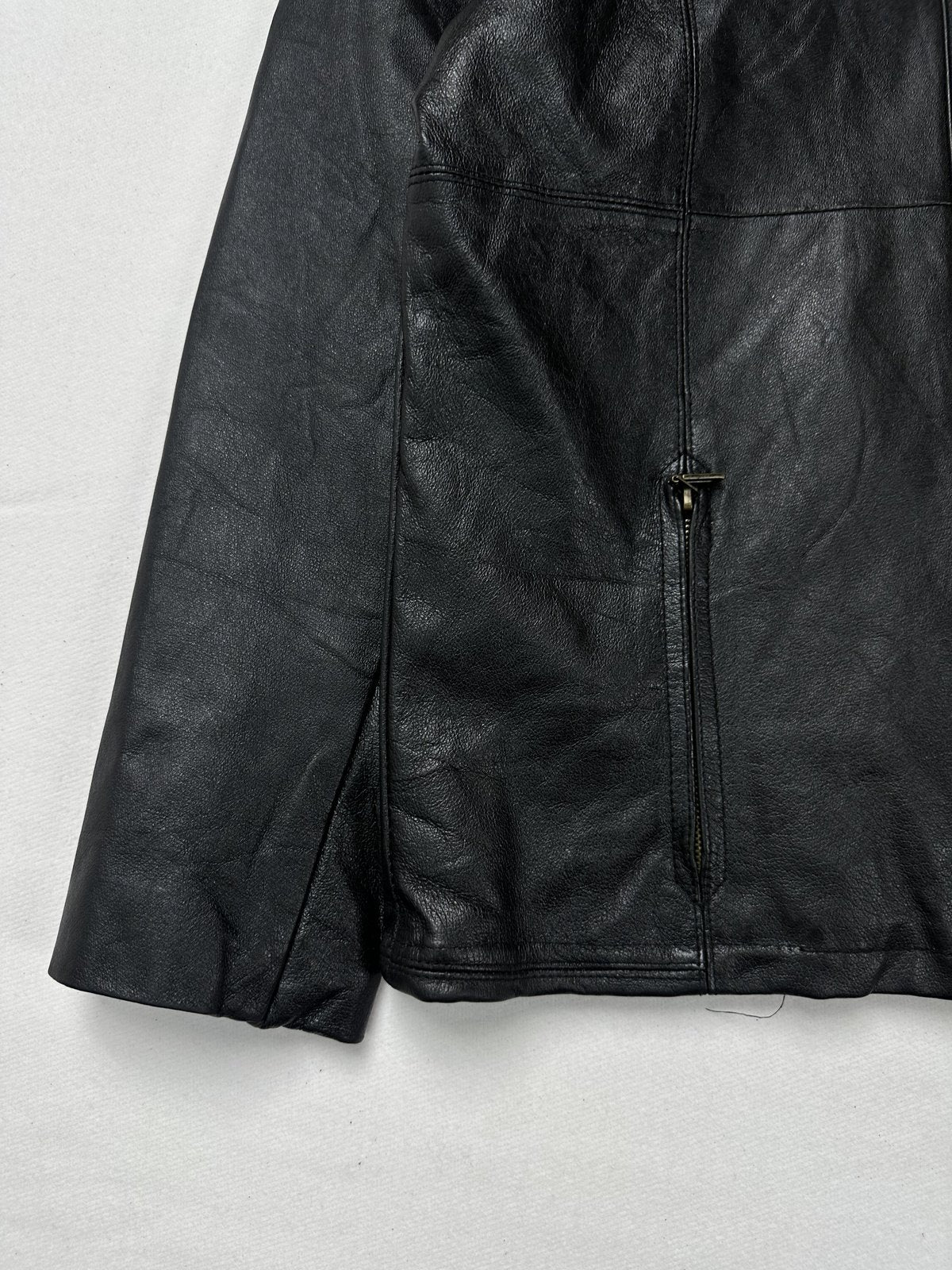 Size L cafe racer in black real leather with a 22 inch chest