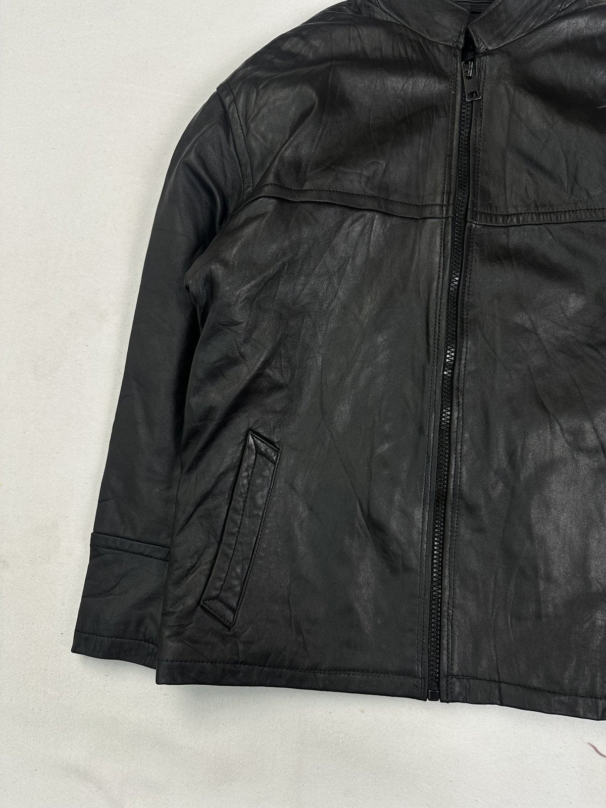 Size L cafe racer in black real leather with a 22 inch chest