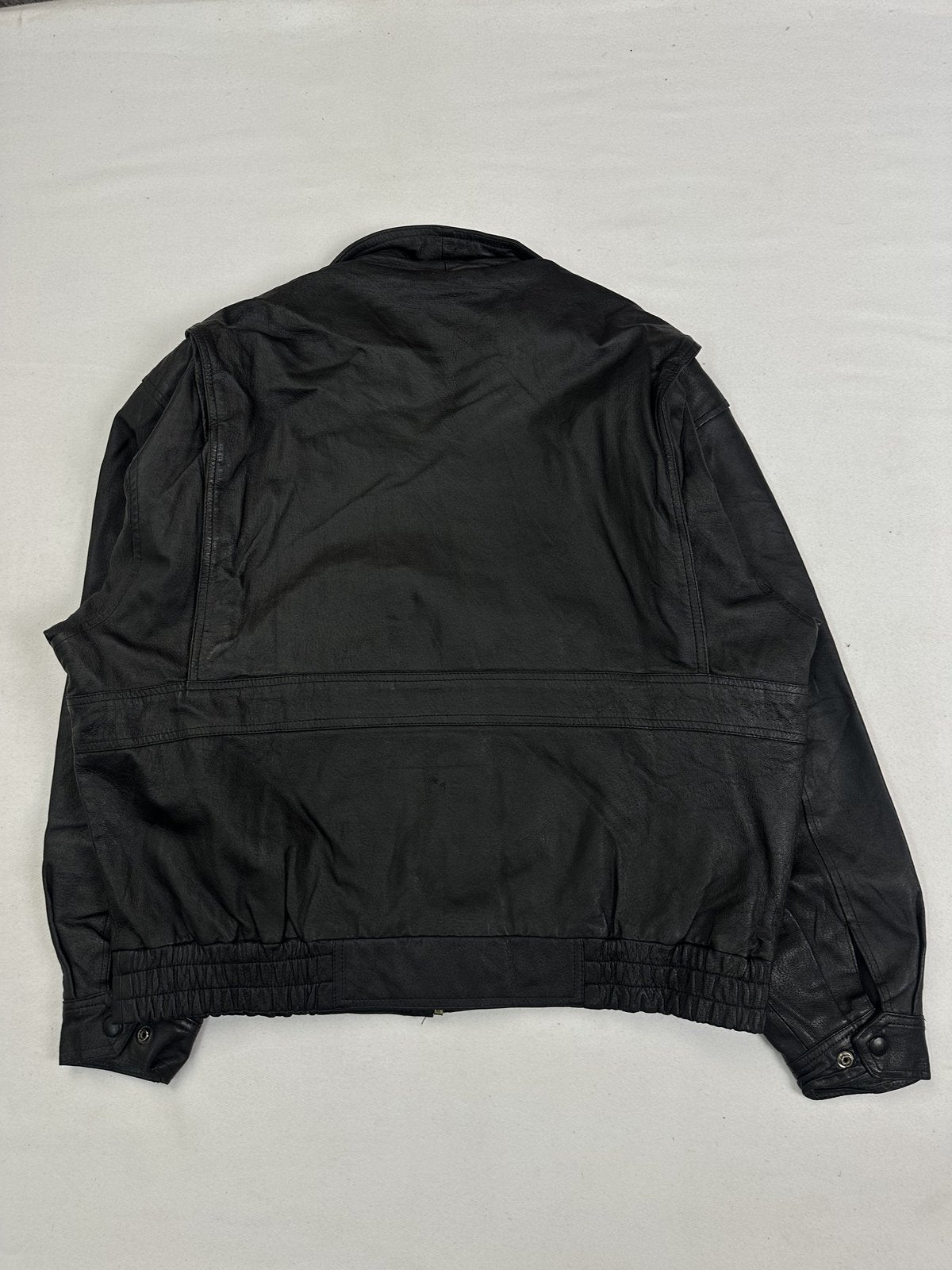 Flap pockets and toggles on this size XXL black leather jacket