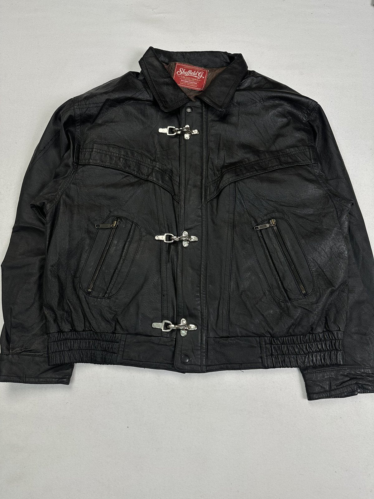 Padded pocket set into the black leather of the XL jacket