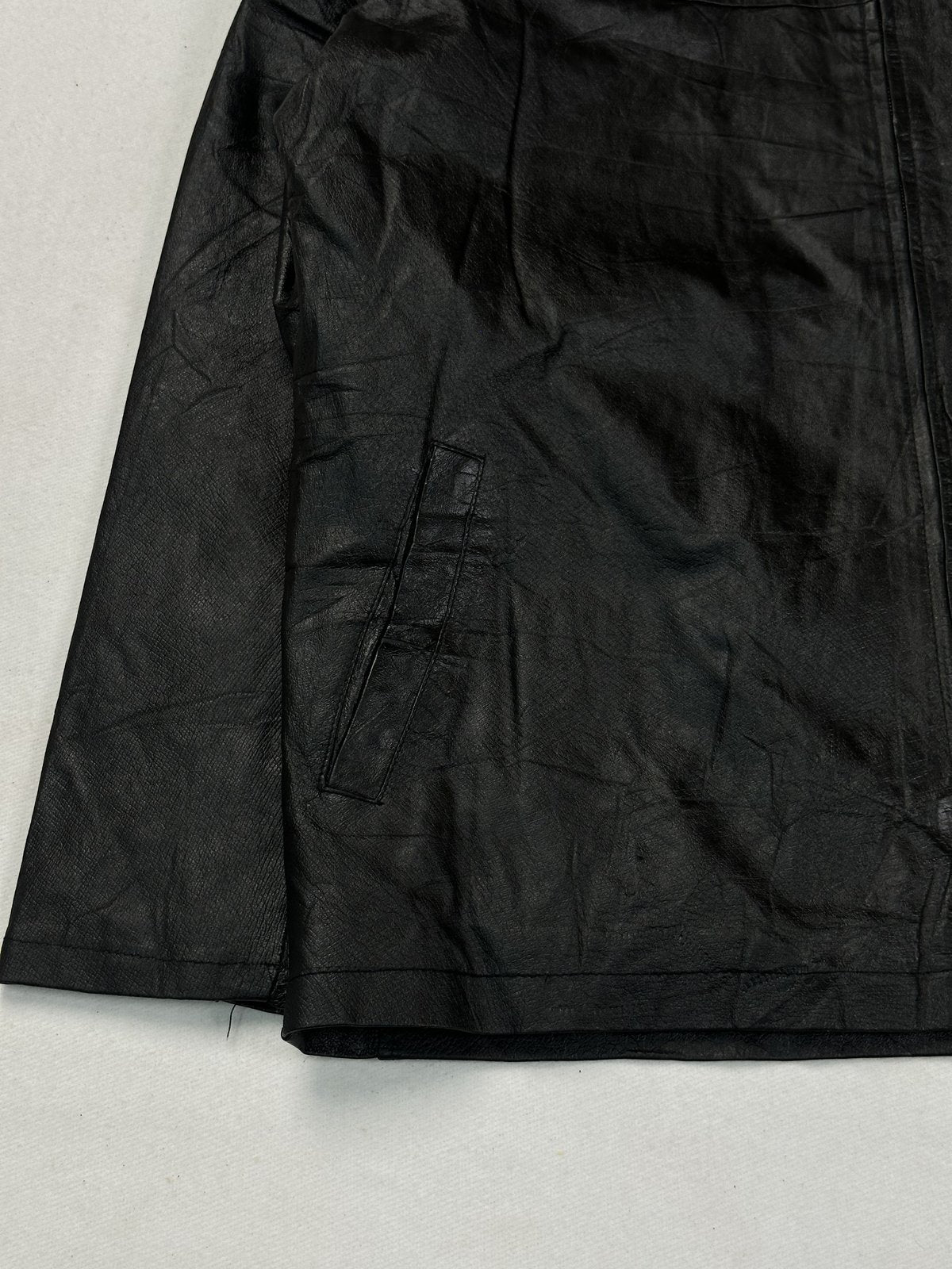 Size XL cafe racer in black real leather with a 25 inch chest