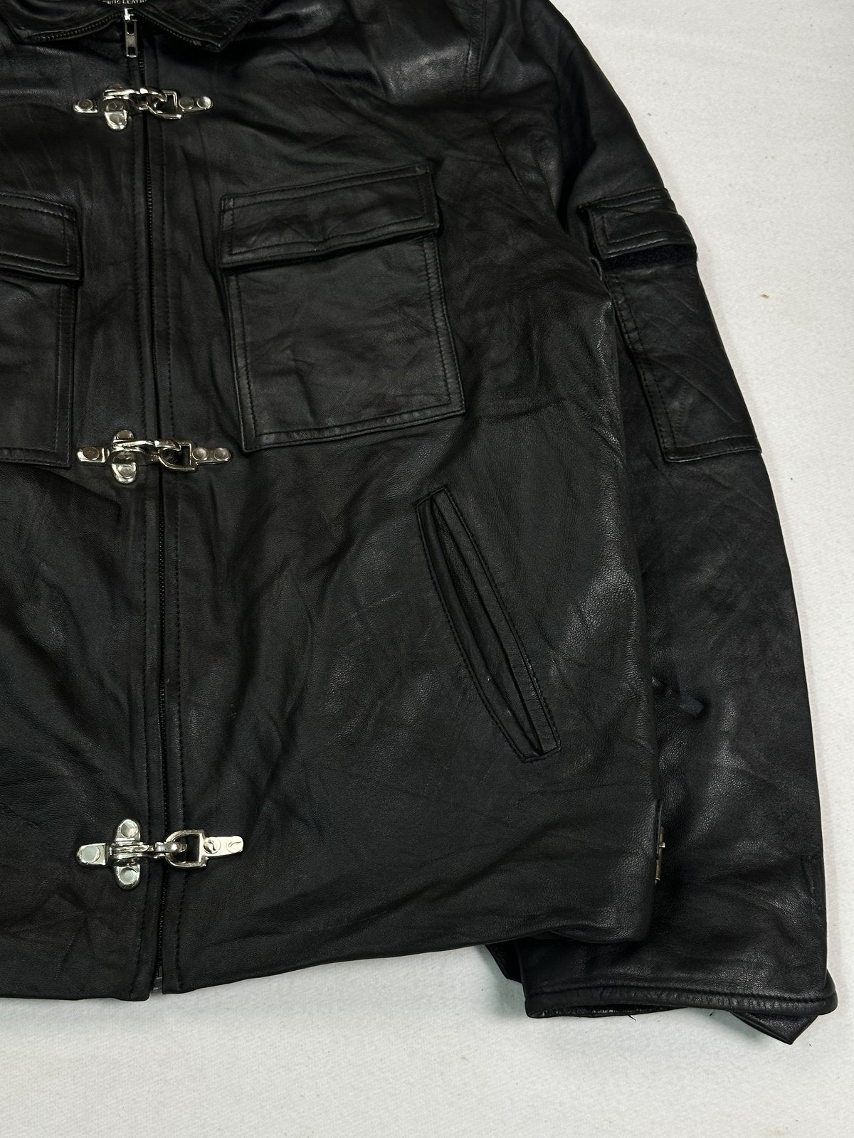 Size L field jacket in black real leather with a 23 inch chest