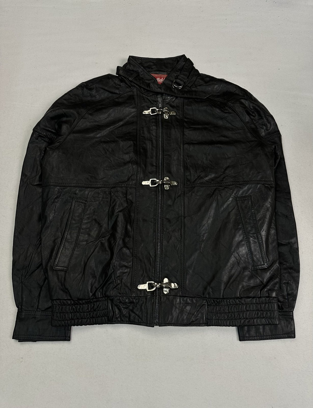 Black leather jacket in size L with a D-ring at the collar