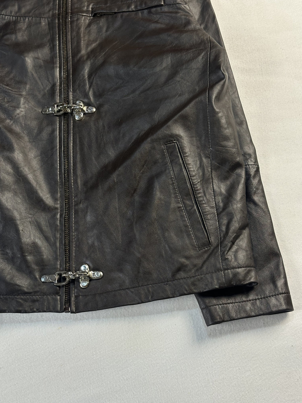 Brown leather jacket in very good condition, shown in size L