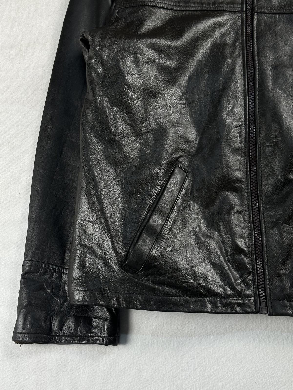 Size L cafe racer in brown real leather with a 22 inch chest