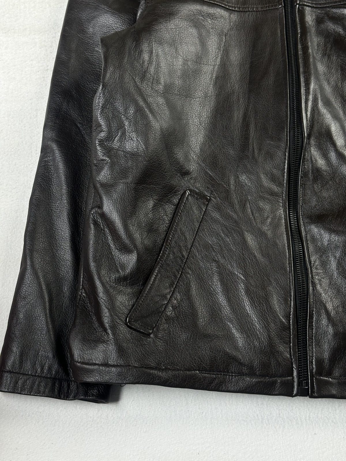Brown leather cafe racer jacket in size M, close on a slanted welt pocket and plain hem