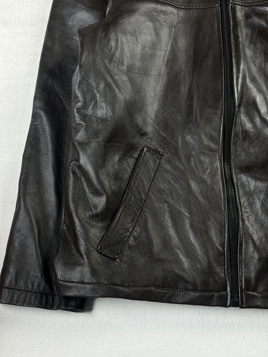 Brown leather cafe racer jacket in size M, close on a slanted welt pocket and plain hem