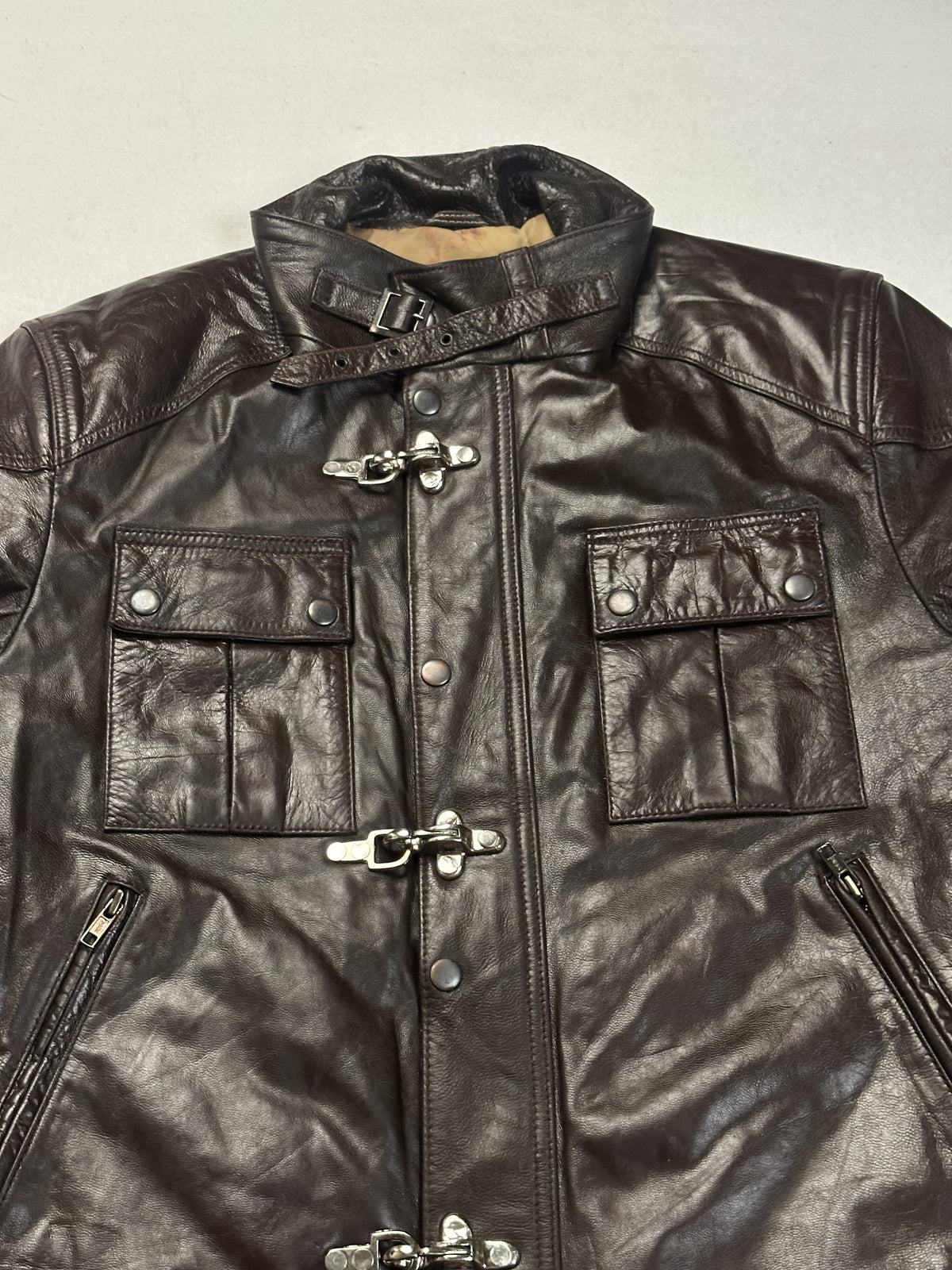 The size L field jacket, 25 inches long through the body