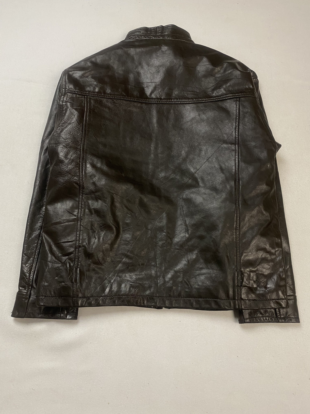 Size L cafe racer in brown real leather with a 23 inch chest