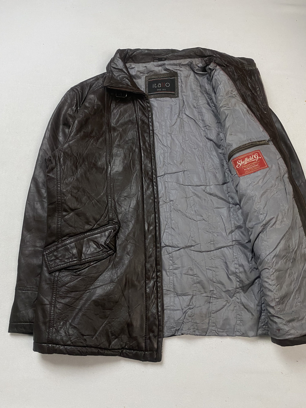 Quilted brown leather jacket in size L with a 21 inch shoulder