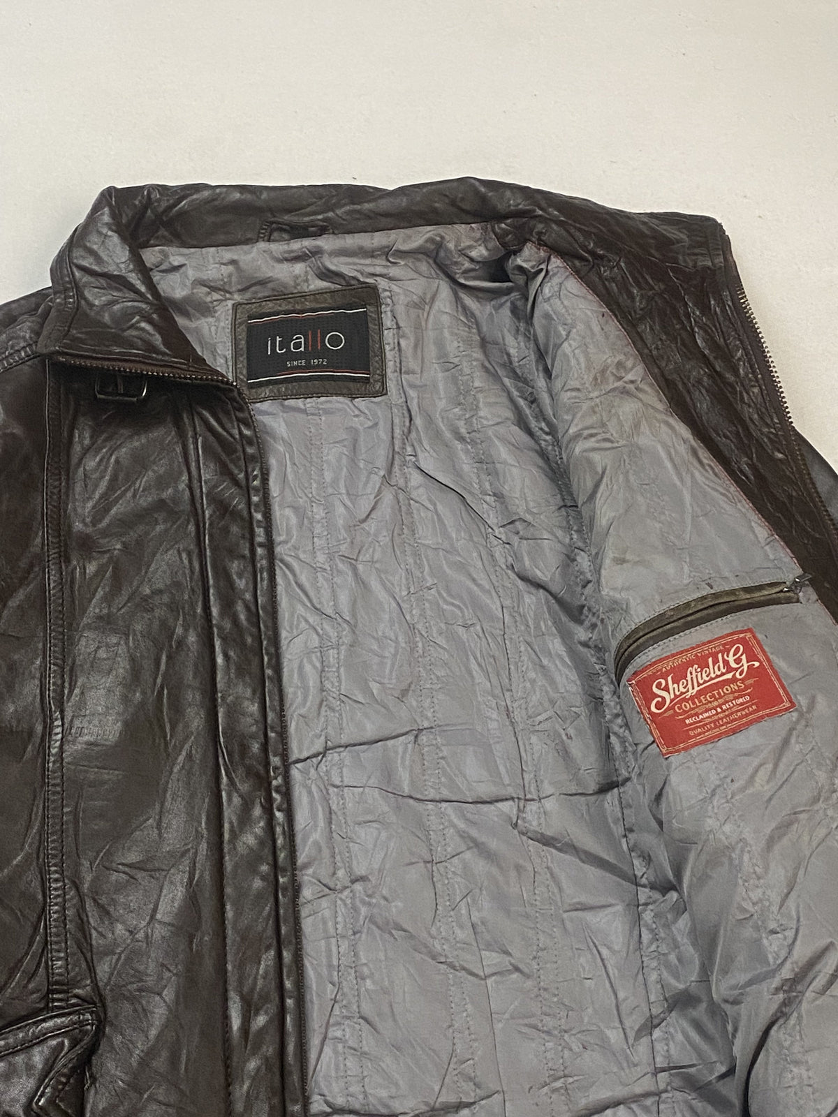 Diamond quilted panels on this brown leather jacket in size L