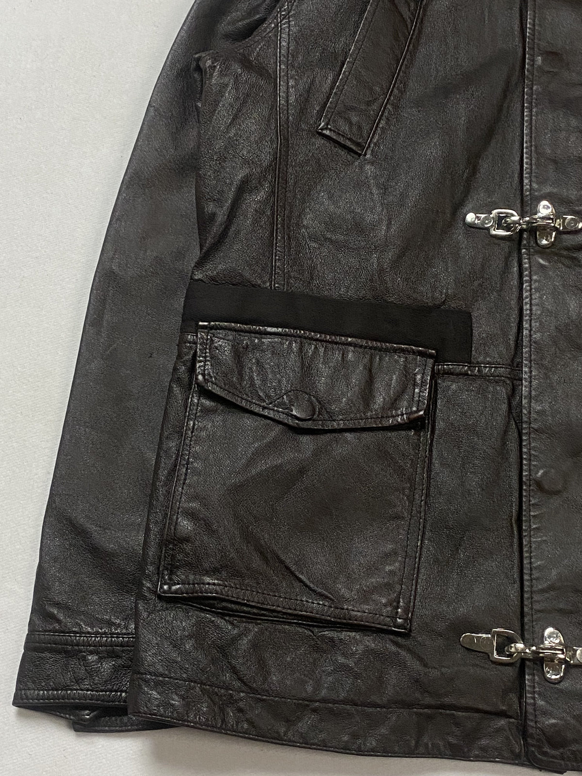 Size XL field jacket in brown real leather with a 25 inch chest