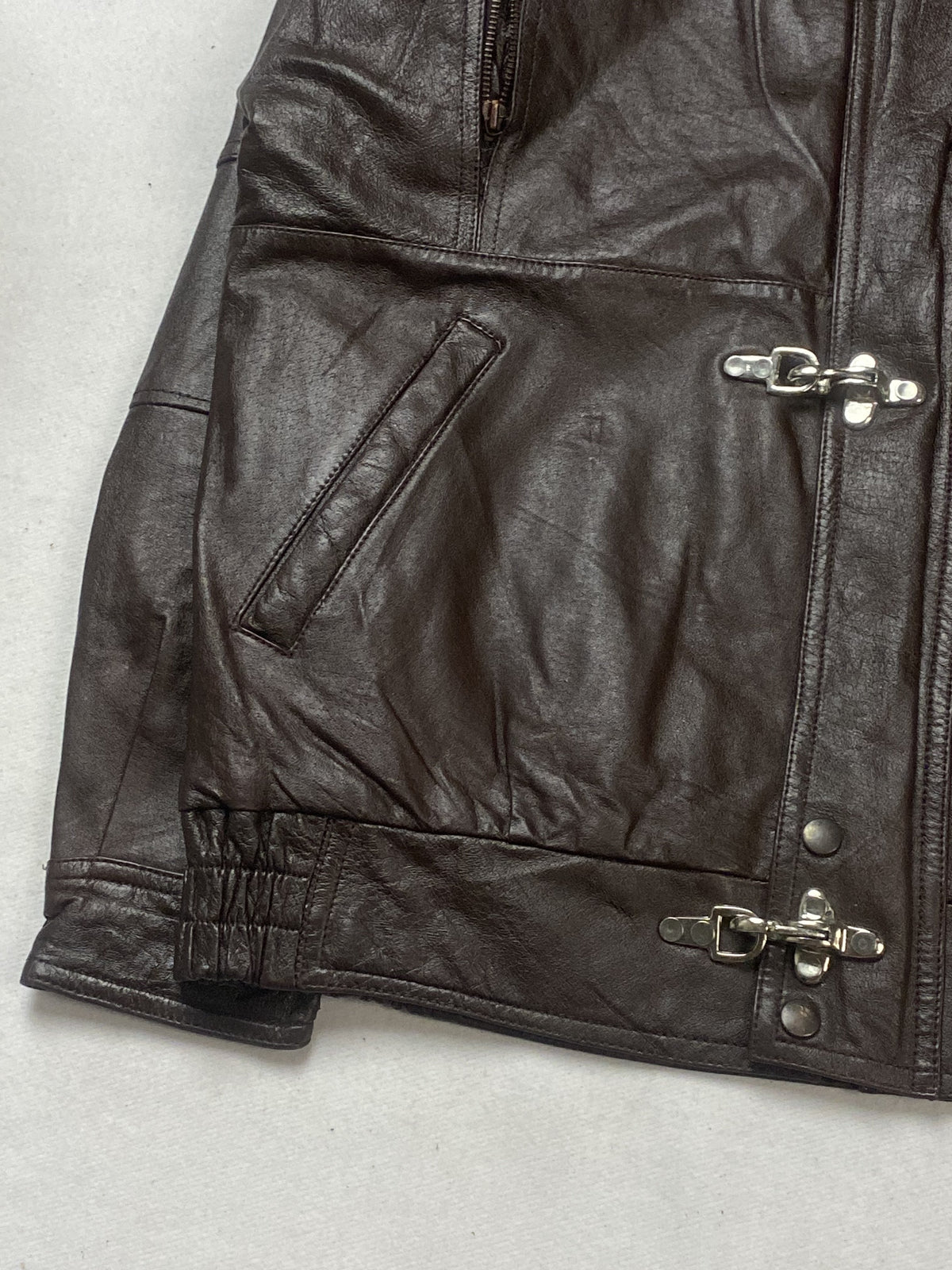 Size XXL jacket in brown real leather with a 29 inch chest