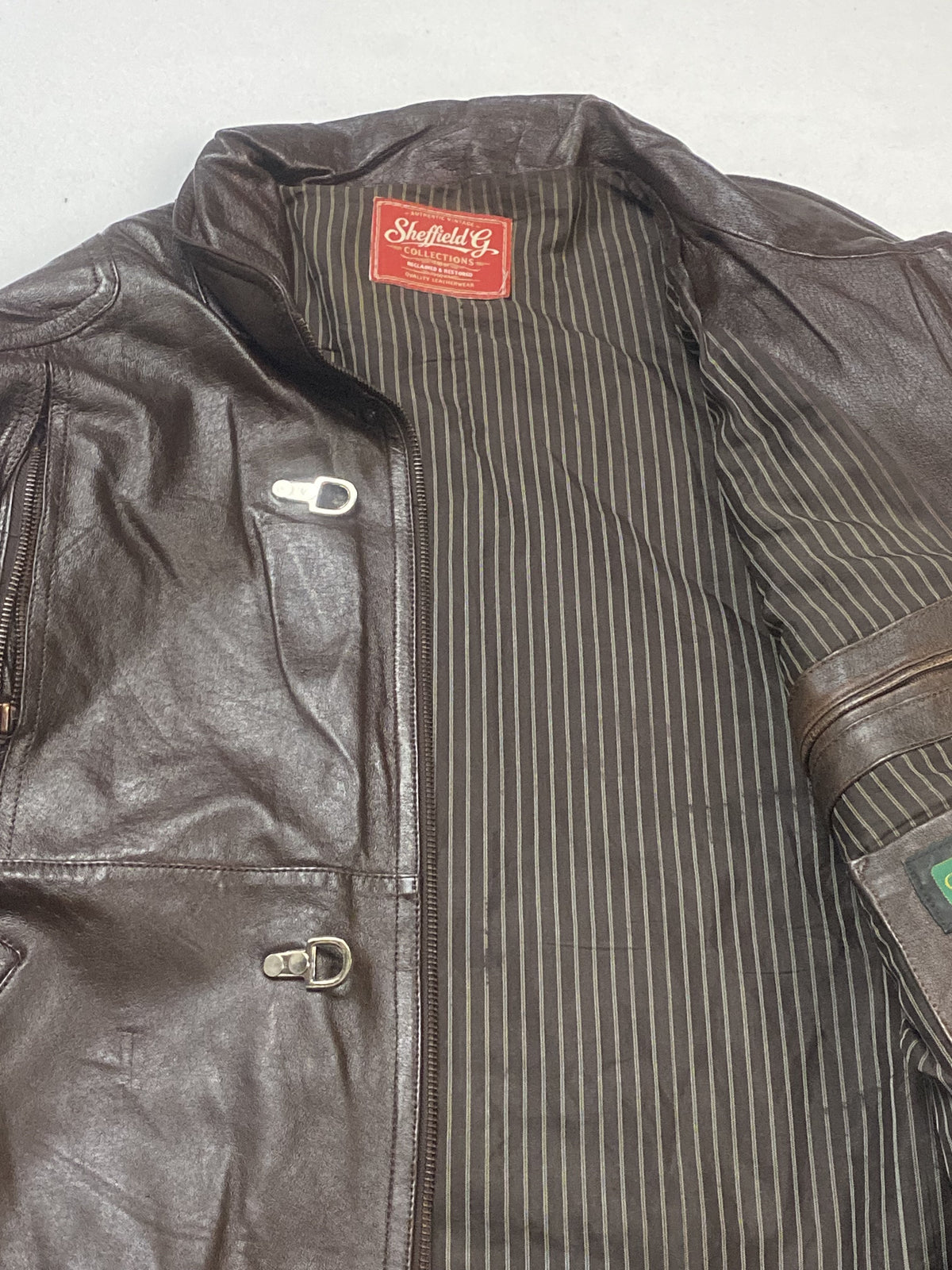 Roomy brown leather jacket in size XXL with a 25 inch waist