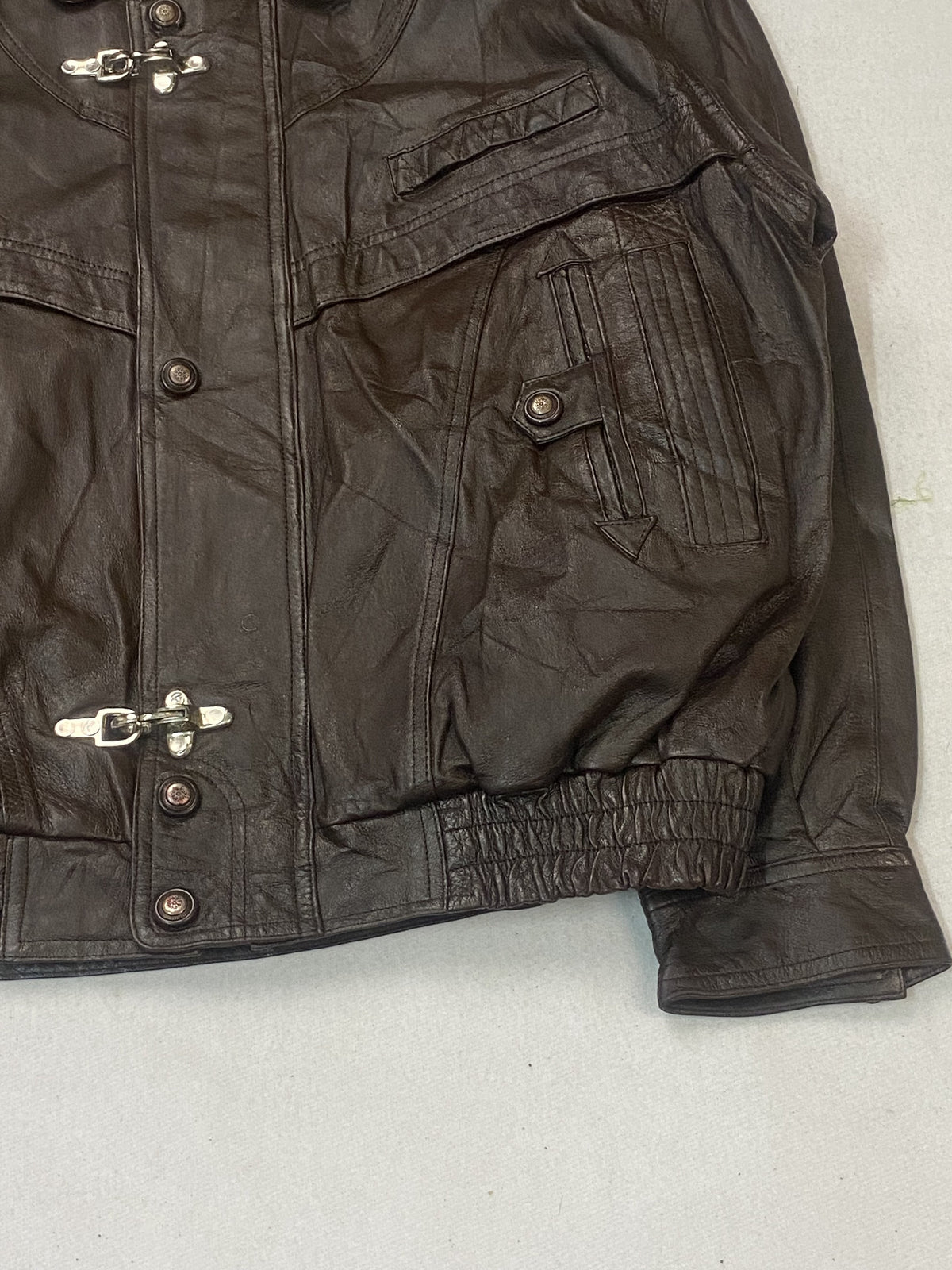 Brown leather jacket in very good condition, shown in size XL
