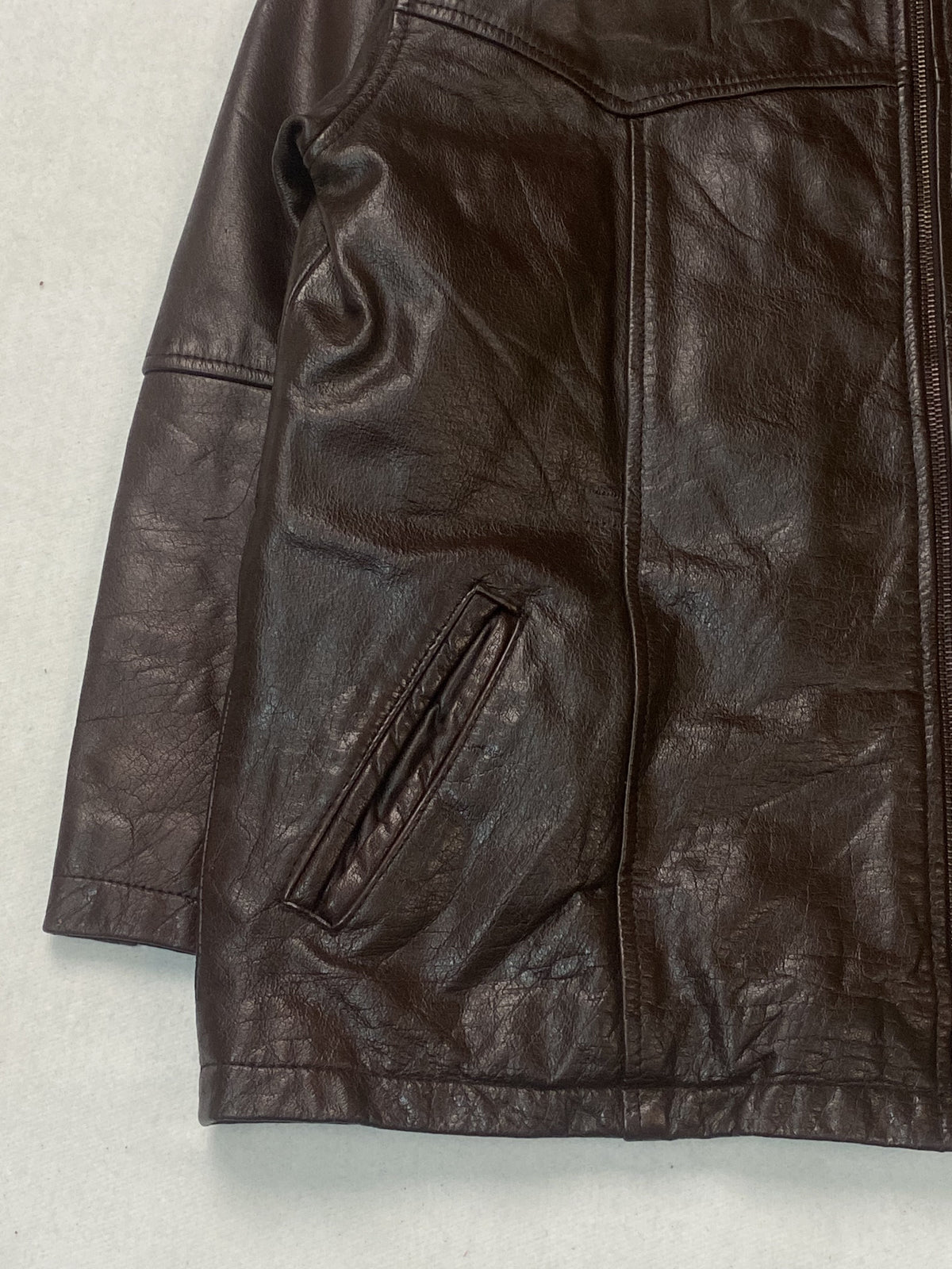 Size L cafe racer in brown real leather with a 23 inch chest