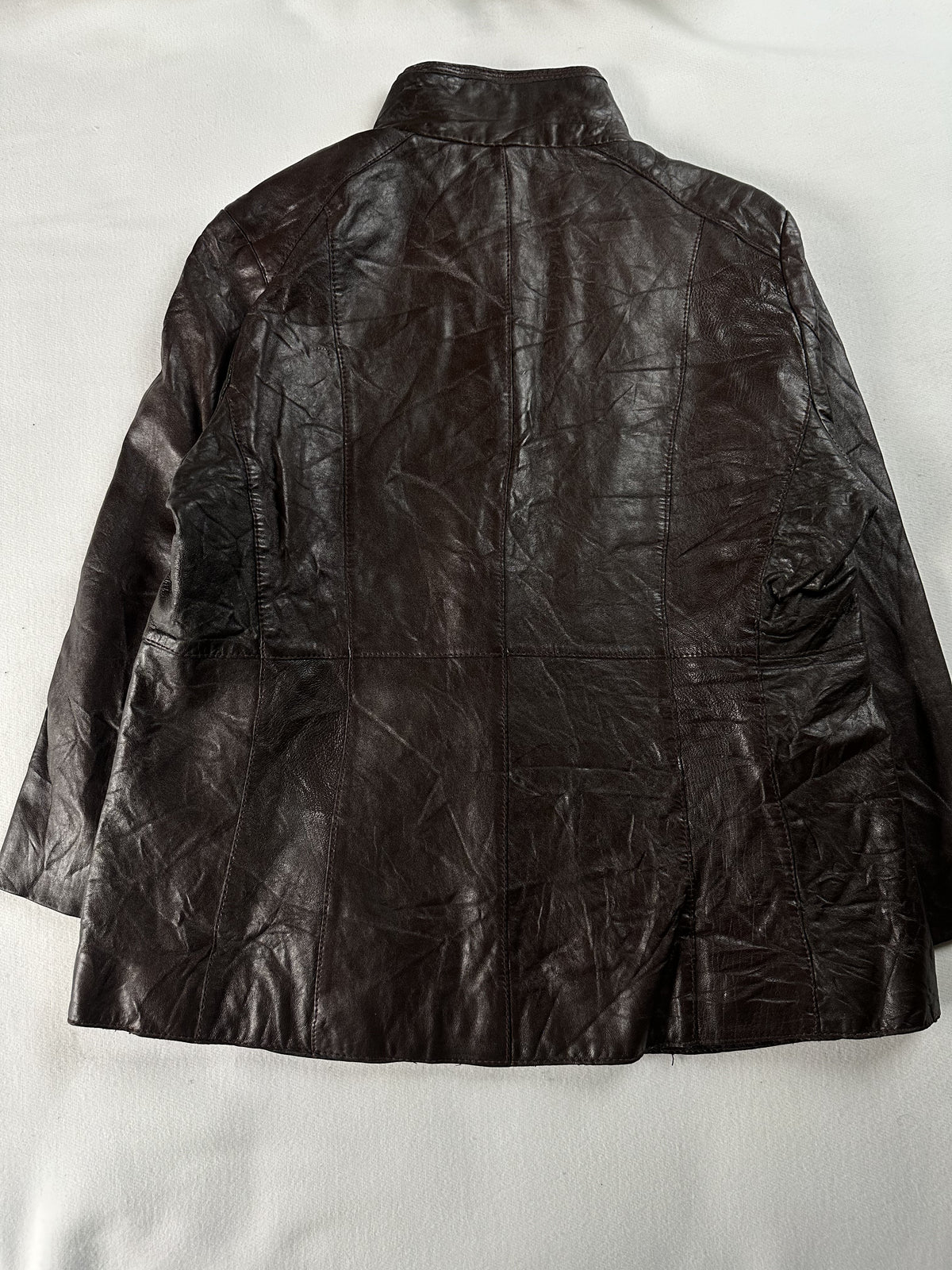 Fold down collar at the neck of the brown leather jacket