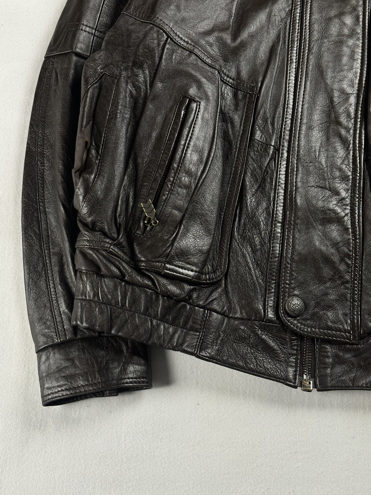Size XL field jacket in brown real leather with a 25 inch chest
