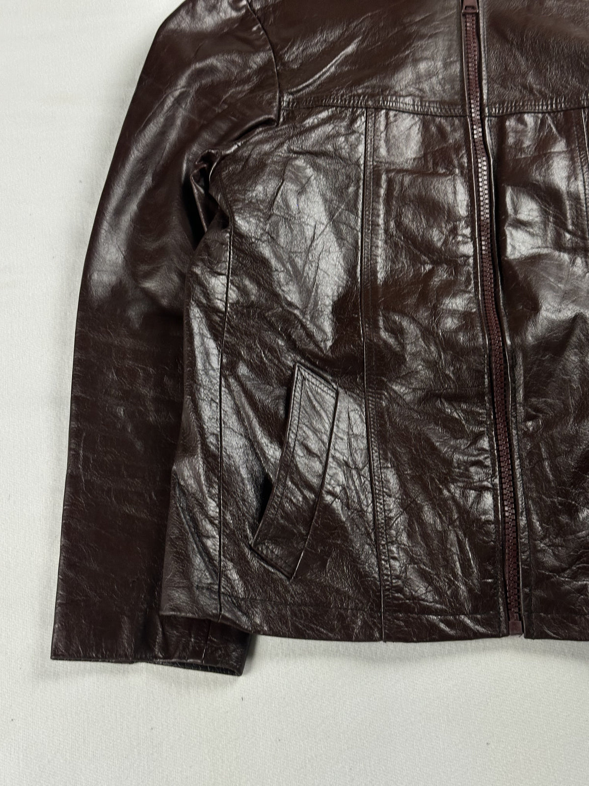 Size S cafe racer in brown real leather with a 19 inch chest